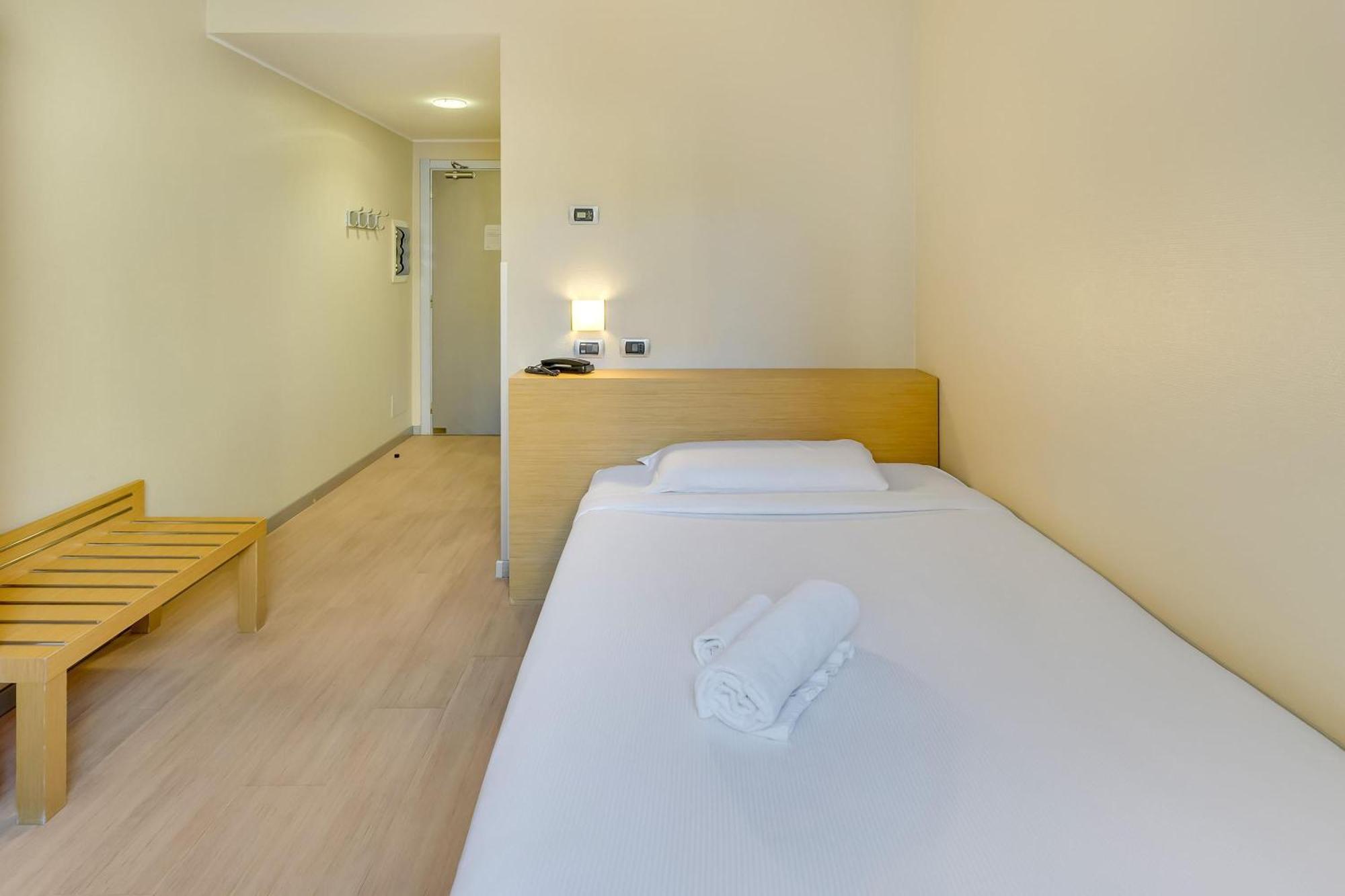 B&B Hotel Milano La Spezia Esterno foto