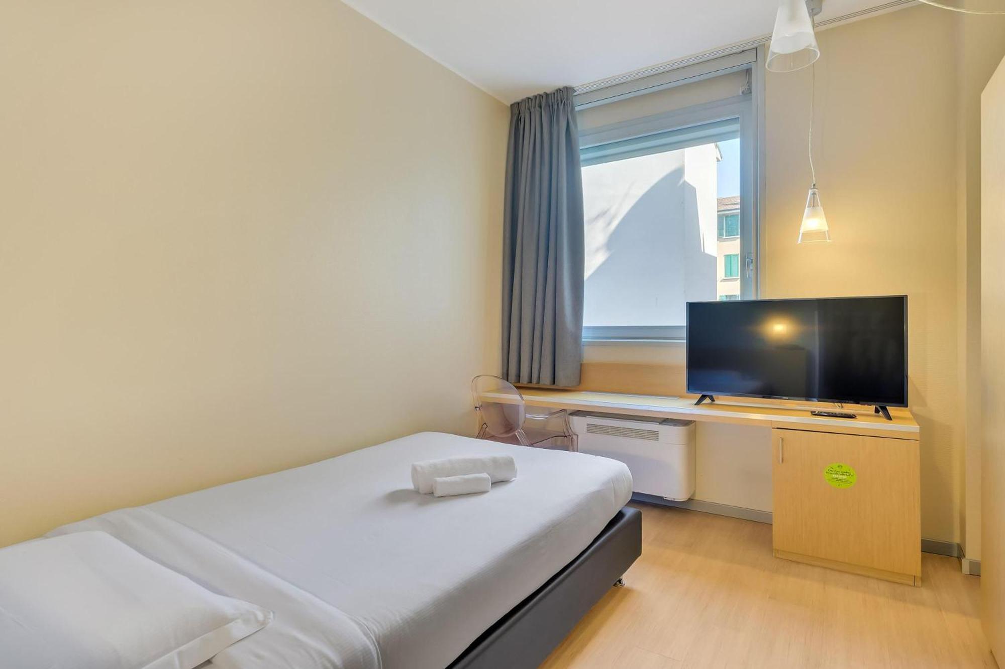 B&B Hotel Milano La Spezia Esterno foto