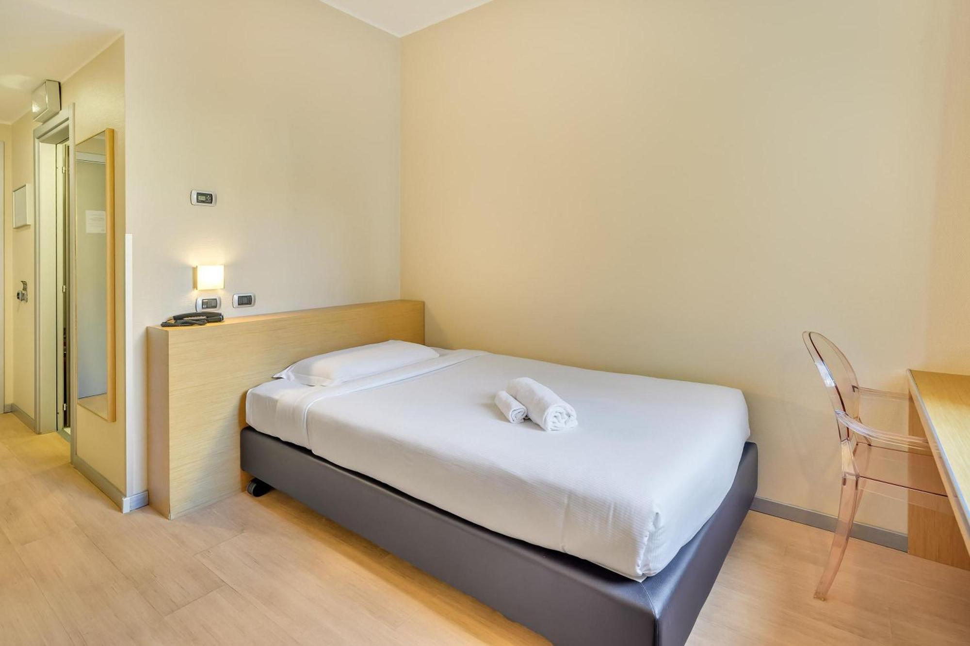 B&B Hotel Milano La Spezia Esterno foto