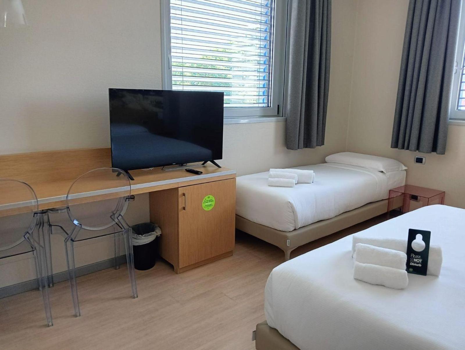 B&B Hotel Milano La Spezia Esterno foto